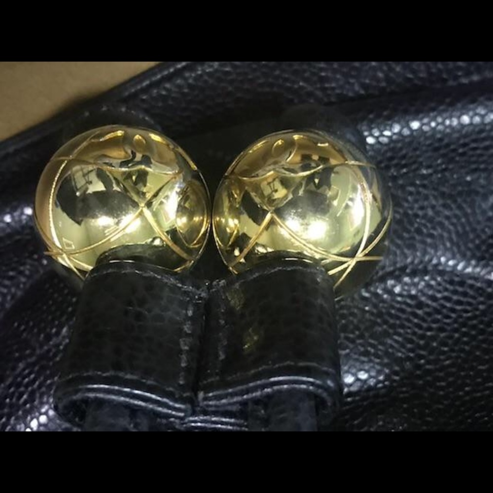 ❌TRADED❌Authentic Chanel vintage handbag - Picture 6 of 8